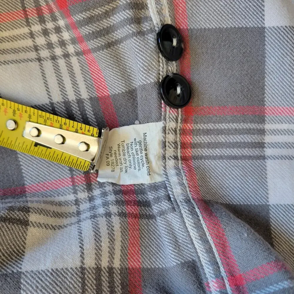 J CREW Mens Flannel Shirt Large Gray Red White Plaid Cotton Button Down Pockets